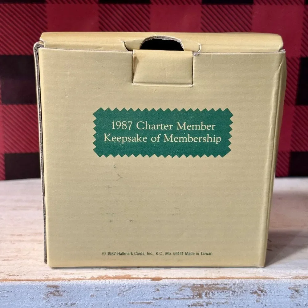 1987 Hallmark Wreaths of Memories Christmas Collectors Club Keepsake Ornament